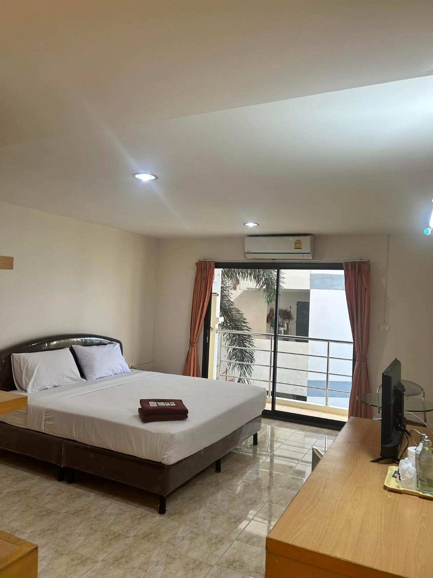 Pearl Place 2*